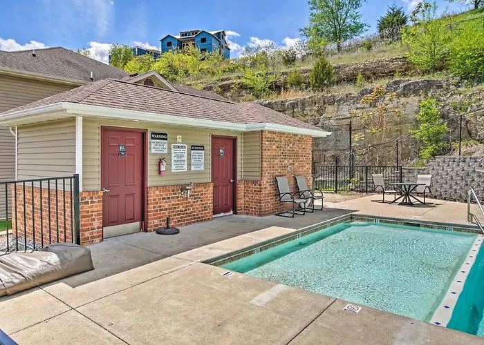 Pet-Friendly Branson Condo With Shared Pool!
