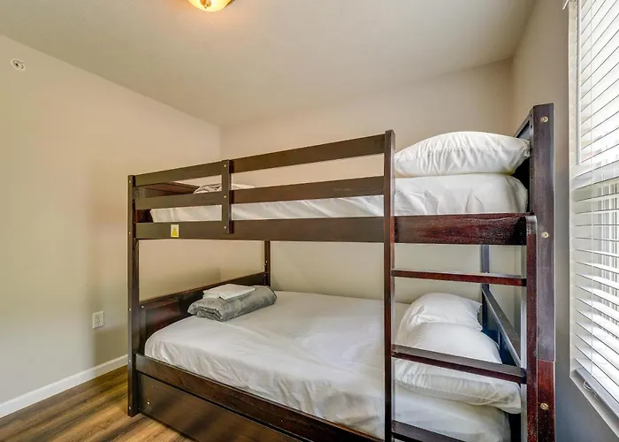 Pet-Friendly Branson Condo With Shared Pool!